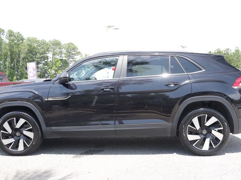Used 2024 Volkswagen Atlas Cross Sport SE AWD/4WD image 2
