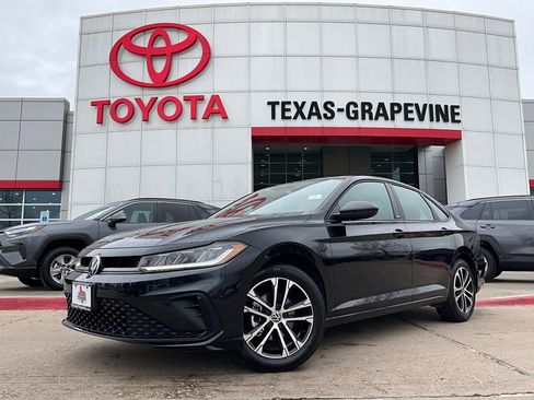 Used 2025 Volkswagen Jetta Sport image 2