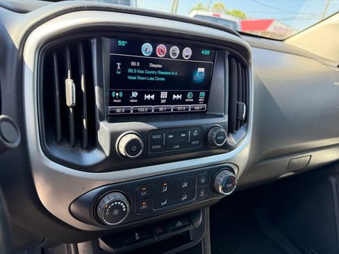 Used 2017 Chevrolet Colorado LT w/ LT Convenience Package image 11