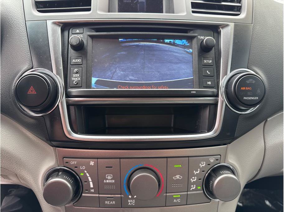 Used 2013 Toyota Highlander SE FWD image 31