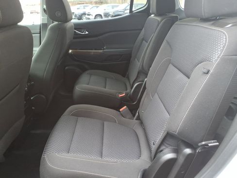 Used 2023 GMC Acadia SLE w/ Driver Convenience Package image 10