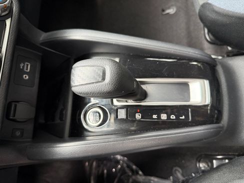 Used 2025 Nissan Versa SV FWD image 38