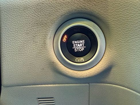 Used 2020 Chrysler Voyager Lxi image 19