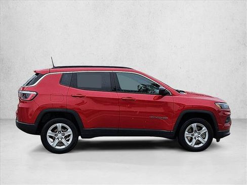 Used 2024 Jeep Compass Latitude AWD/4WD image 4