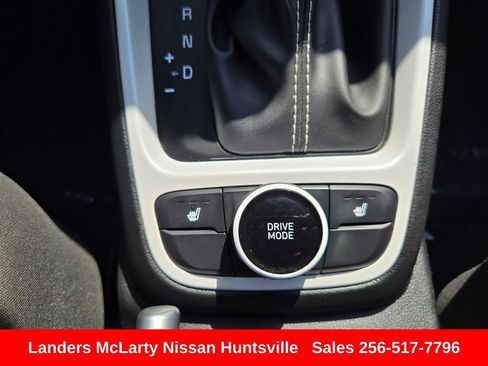 Used 2022 Hyundai Venue Limited FWD image 19