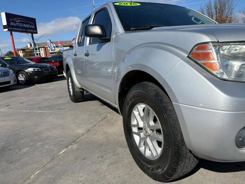 Used 2016 Nissan Frontier SV image 2
