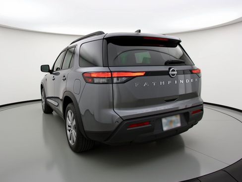 Used 2025 Nissan Pathfinder SV image 6