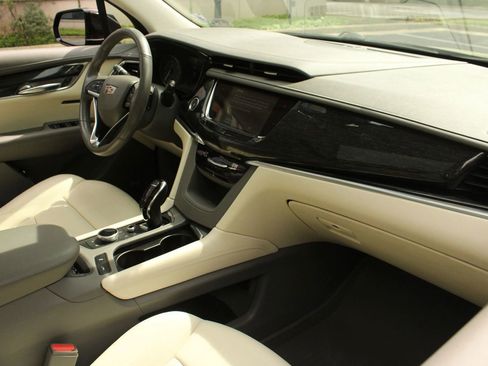 Used 2021 Cadillac XT6 Premium Luxury image 28