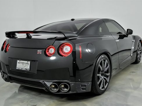 Used 2015 Nissan GT-R Premium AWD/4WD image 9
