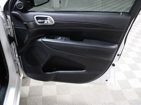 Used 2019 Jeep Grand Cherokee Altitude AWD/4WD image 23