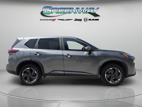 Used 2024 Nissan Rogue SV AWD/4WD image 4