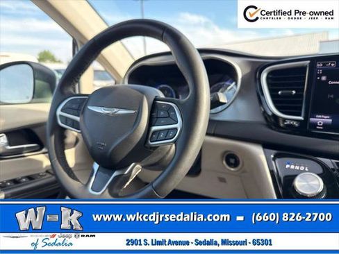 Certified 2023 Chrysler Pacifica Touring-L FWD image 41
