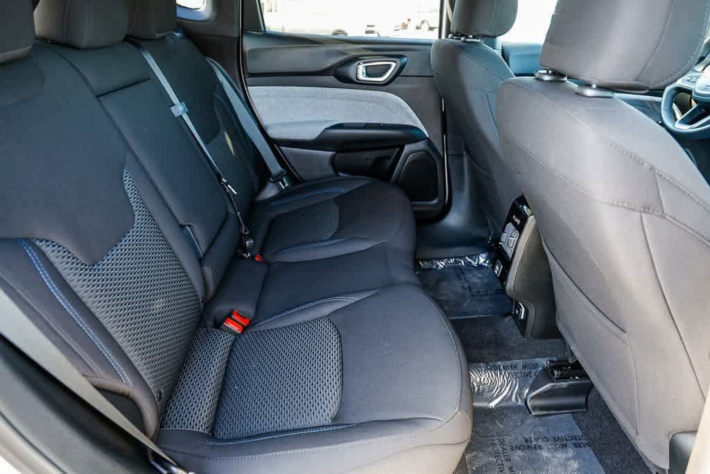 Used 2025 Jeep Compass Sport AWD/4WD image 17