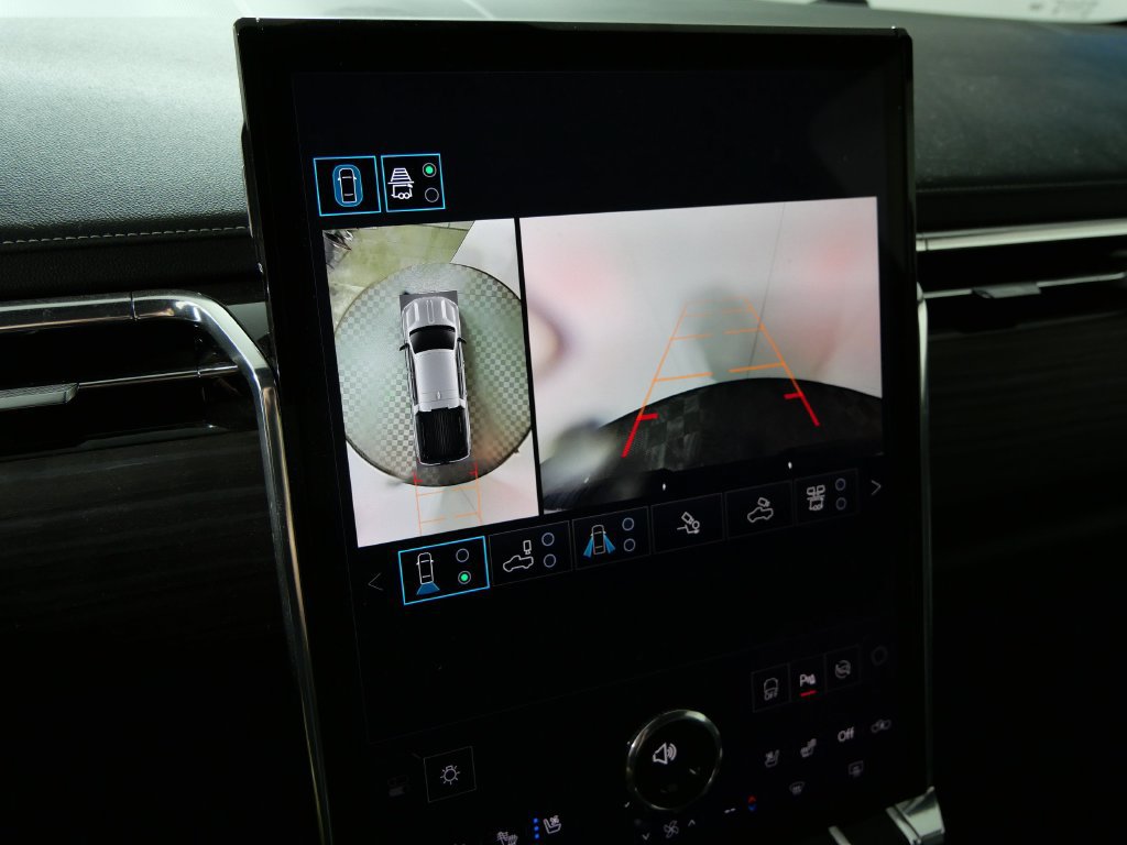 Used 2024 GMC Sierra EV Denali AWD/4WD image 26