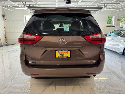 Used 2018 Toyota Sienna LE FWD image 6