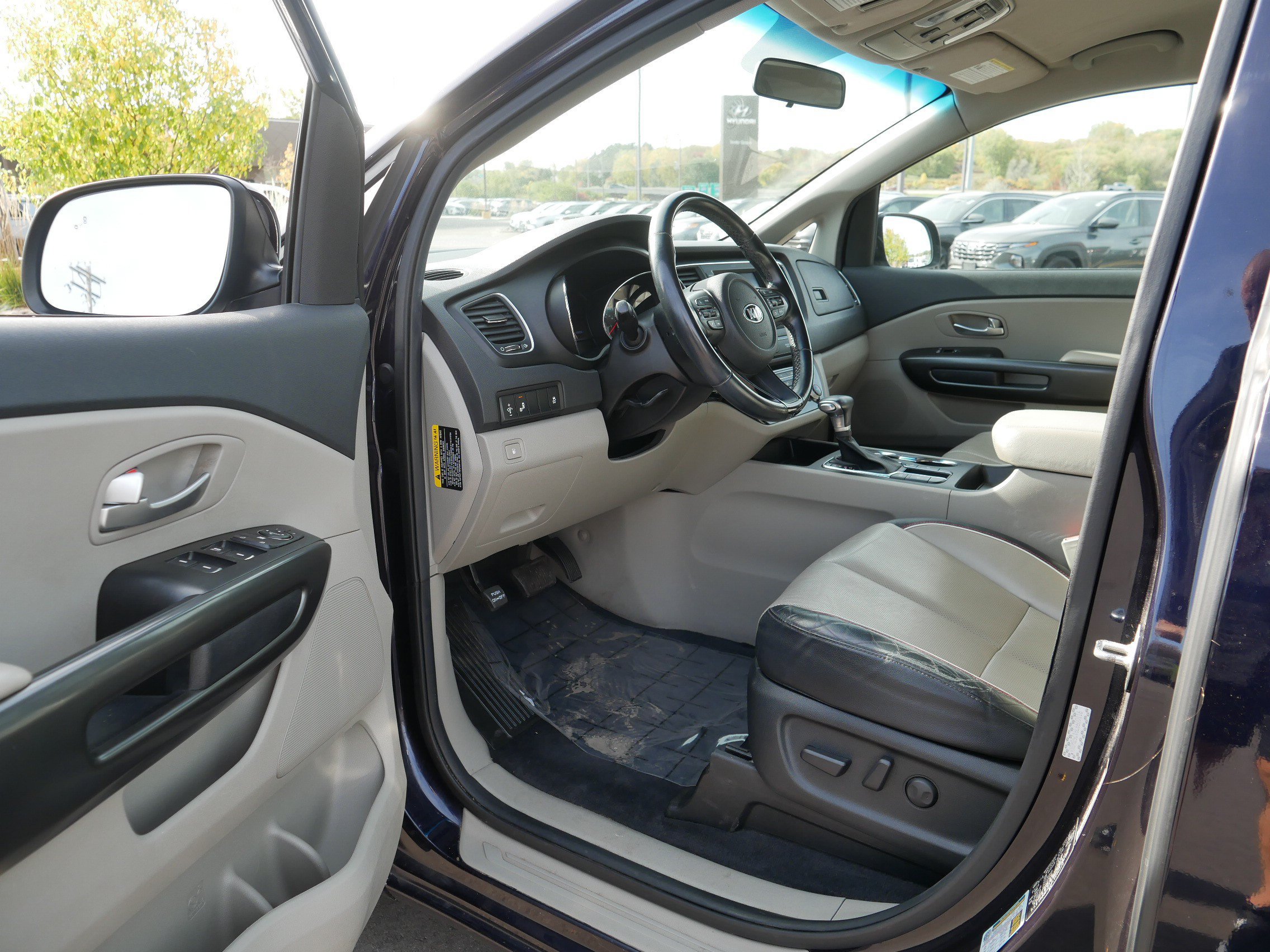 Used 2020 Kia Sedona EX FWD image 11