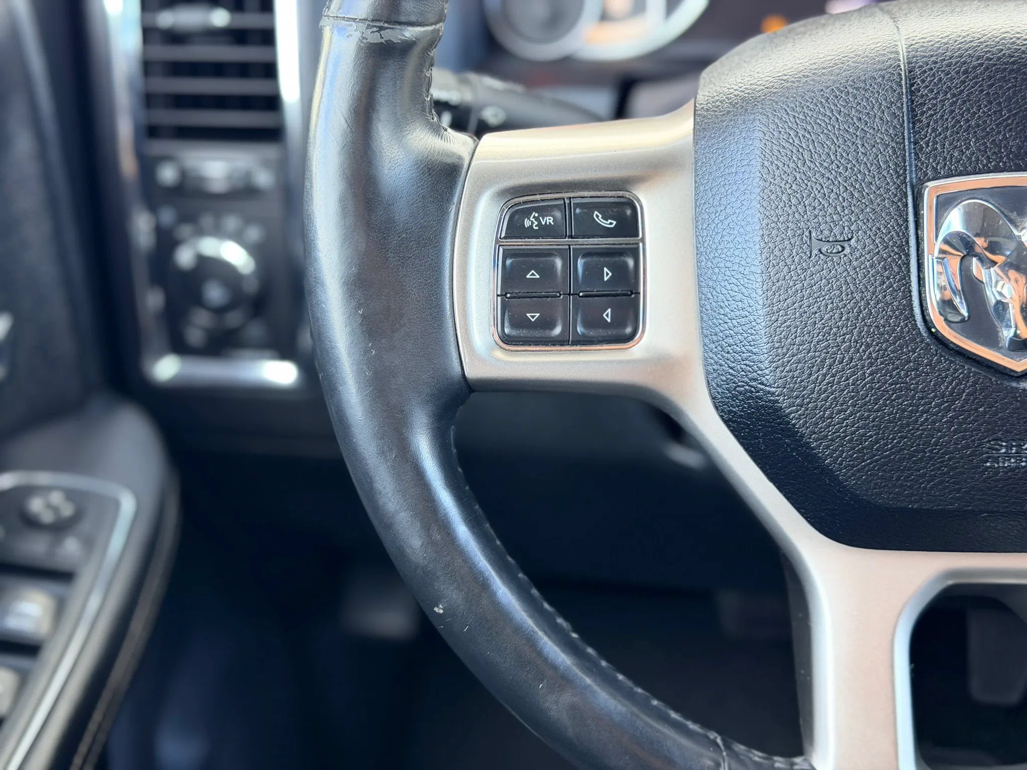 Used 2018 RAM 1500 Laramie w/ Convenience Group AWD/4WD image 18