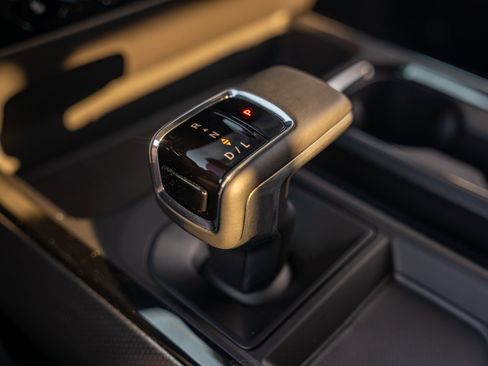 Used 2025 Chevrolet Silverado 1500 ZR2 image 33