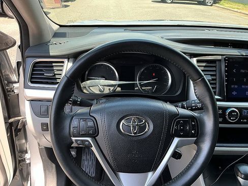 Used 2015 Toyota Highlander XLE FWD image 15