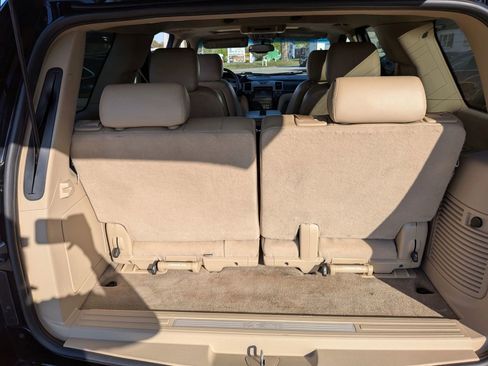 Used 2011 Cadillac Escalade Premium AWD/4WD image 30