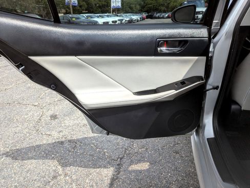 Used 2015 Lexus IS 250 4dr Sport Sdn AWD image 45