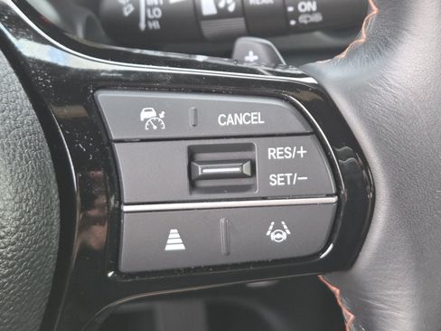 Used 2025 Honda Pilot Sport image 7