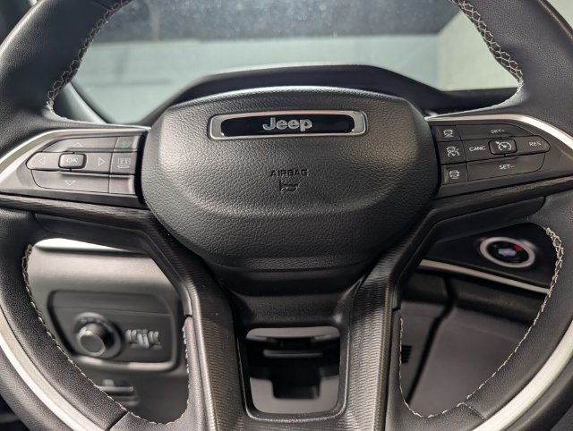 Used 2024 Jeep Grand Cherokee Altitude AWD/4WD image 17