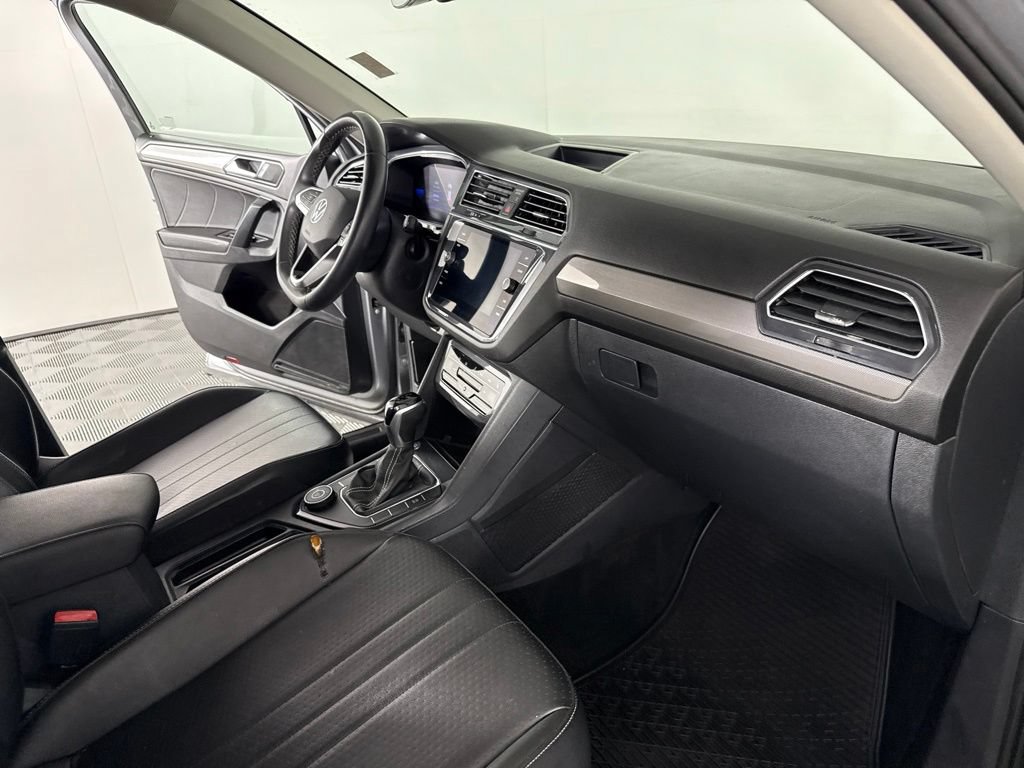 Used 2023 Volkswagen Tiguan SE AWD/4WD image 36