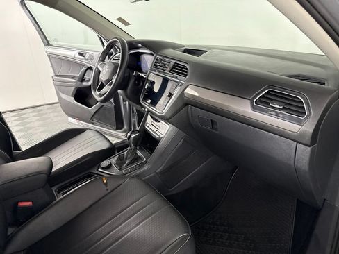 Used 2023 Volkswagen Tiguan SE AWD/4WD image 36