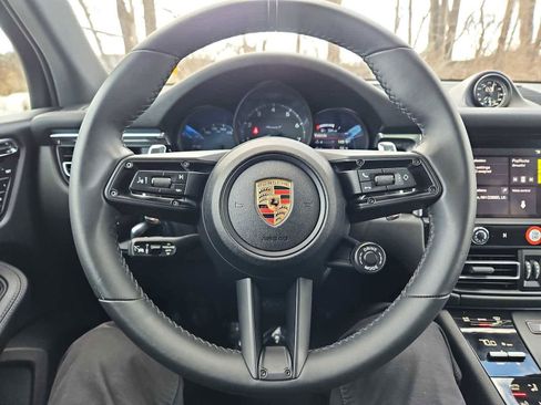 Certified 2025 Porsche Macan Turbo image 18