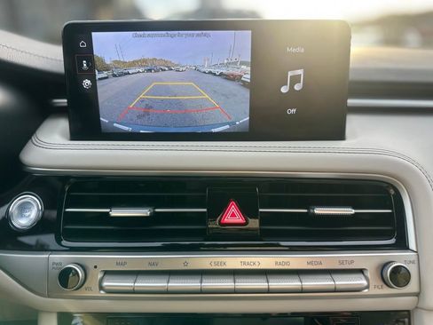 Used 2025 Genesis G70 2.5T image 6