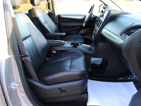 Used 2019 Dodge Grand Caravan GT image 22