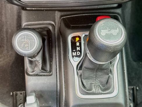 Used 2022 Jeep Wrangler Sport AWD/4WD image 17