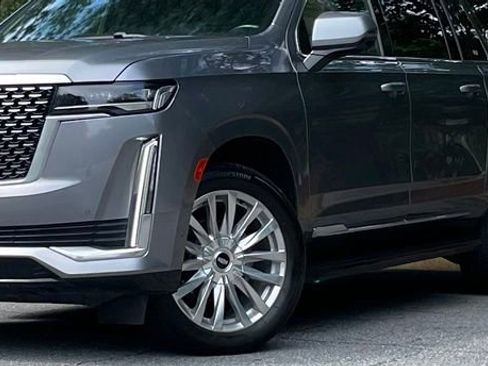Used 2021 Cadillac Escalade ESV Premium Luxury AWD/4WD image 2