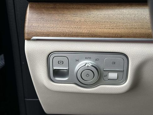 Used 2024 Mercedes-Benz GLE 350 4MATIC image 16