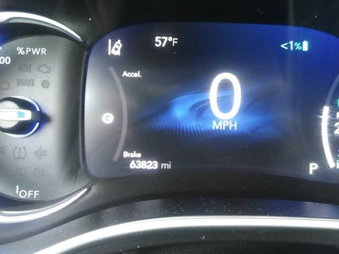Used 2024 Chrysler Pacifica Limited FWD image 11