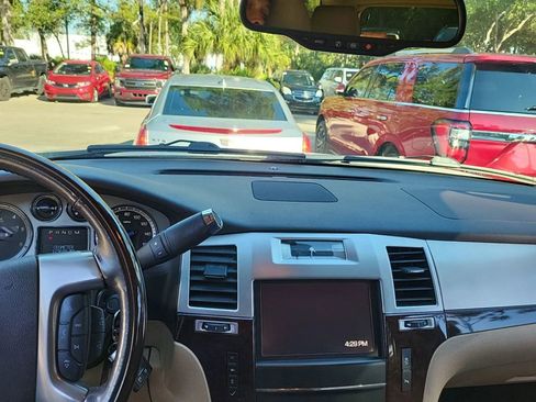 Used 2012 Cadillac Escalade Luxury image 12