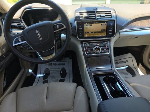 Used 2017 Lincoln Continental Select FWD image 20