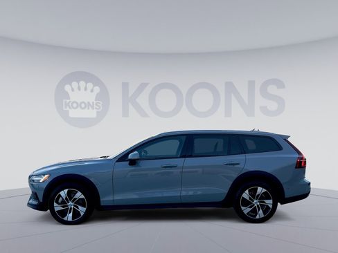 Certified 2024 Volvo V60 B5 Cross Country Plus image 2