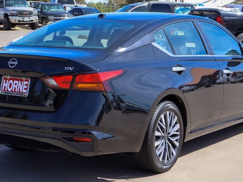 Used 2024 Nissan Altima 2.5 SV FWD image 3