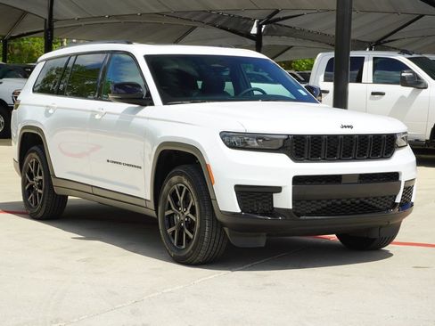 Used 2025 Jeep Grand Cherokee L Altitude AWD/4WD image 6
