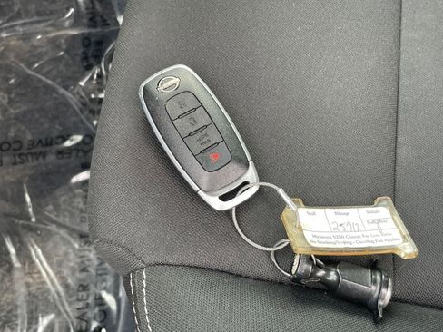 Used 2023 Nissan Rogue S image 22