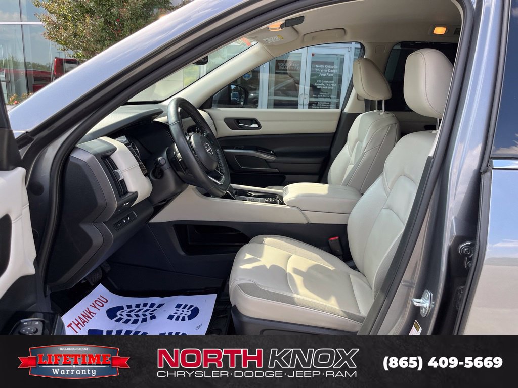 Used 2022 Nissan Pathfinder SL w/ SL Black Package AWD/4WD image 3