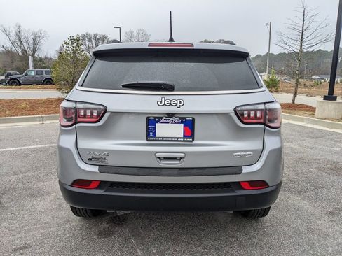 Used 2024 Jeep Compass Latitude image 17