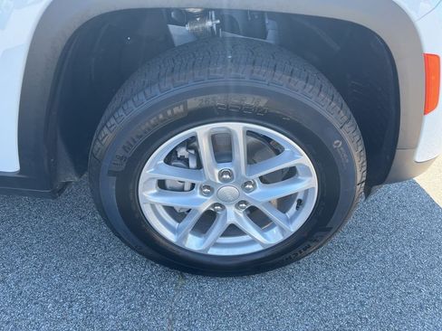 New 2025 Jeep Grand Cherokee image 9