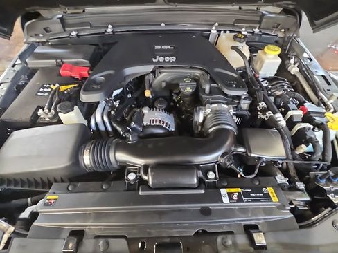 Used 2021 Jeep Gladiator Mojave AWD/4WD image 12