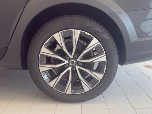 Used 2024 Volvo V90 B6 Cross Country Plus image 5