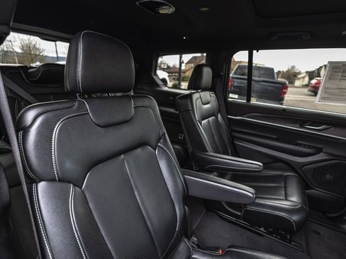 Used 2024 Jeep Grand Cherokee L Limited w/ Luxury Tech Group II image 32