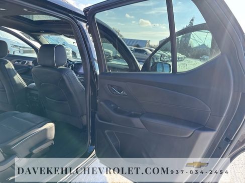 Used 2023 Chevrolet Traverse Premier image 24