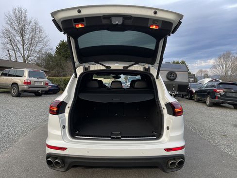 Used 2018 Porsche Cayenne S Platinum image 14